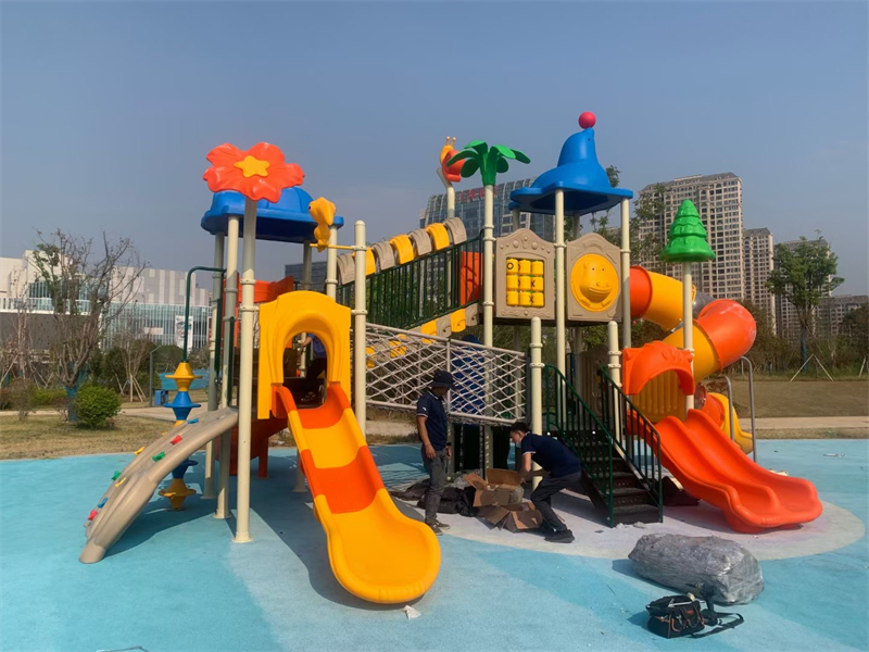 幼兒園 / 小區必備：戶外游樂設備安全標準與...